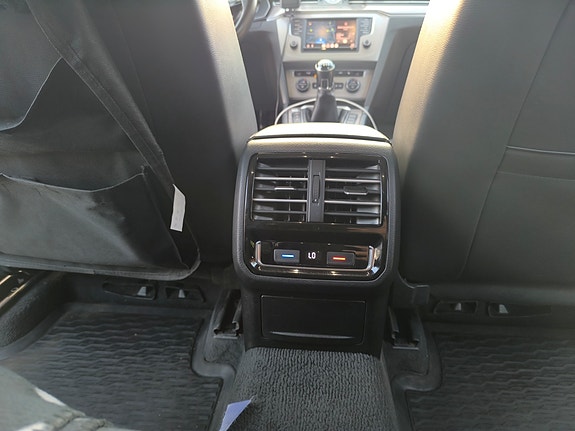 Volkswagen Passat Alltrack 28 of 30