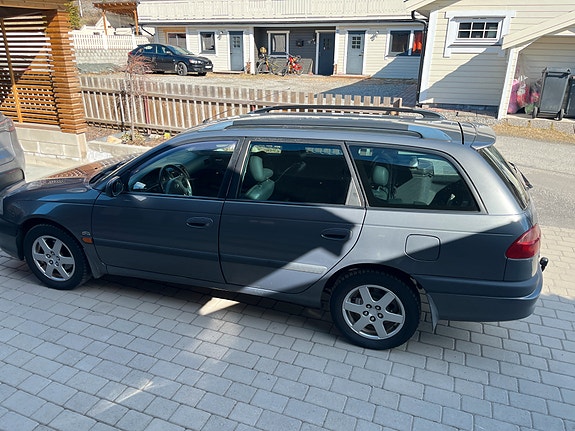 Toyota Avensis 4 of 5