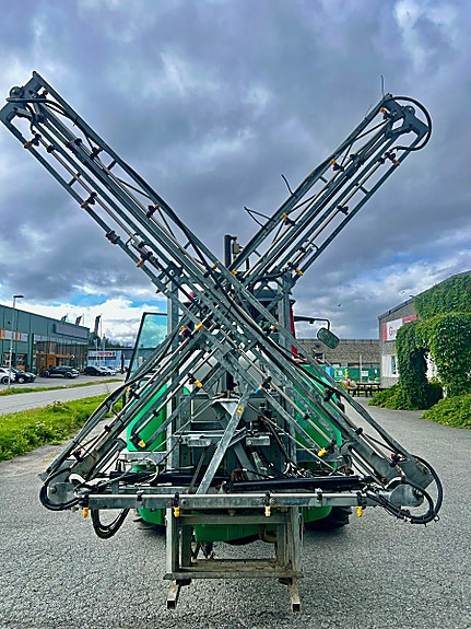 UNIGREEN 800 LTR / 15 mtr hydrauliske bommer