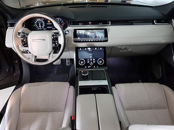 Land Rover Range Rover Velar 18 of 22