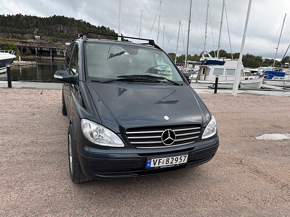 Mercedes-Benz Viano 30 of 30