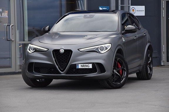 Alfa Romeo Stelvio Quadrifoglio 3 of 5