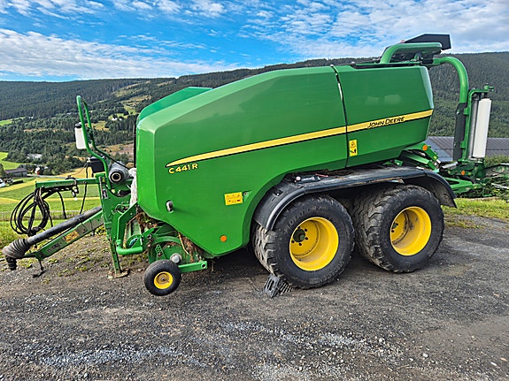 John Deere C441R kombipresse