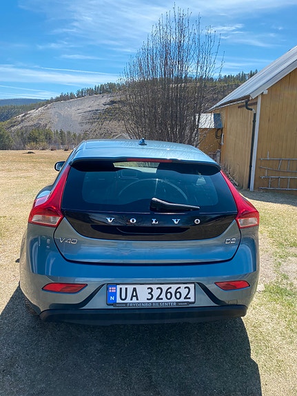 Volvo V40 2 of 21