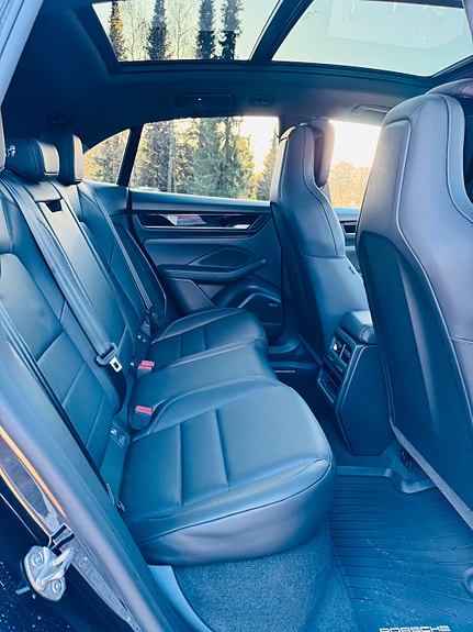Porsche Macan 21 of 30