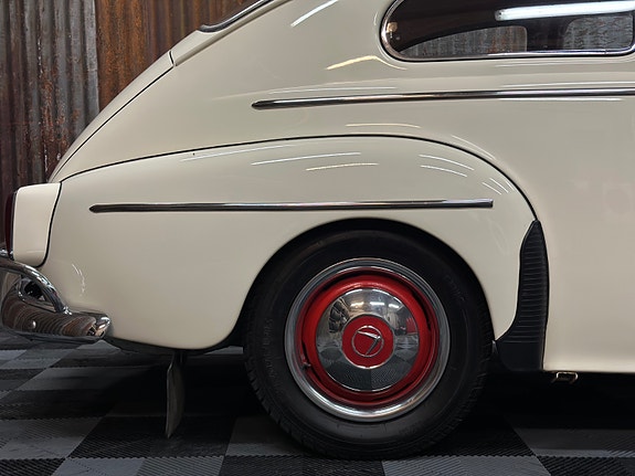 Volvo PV 6 of 30