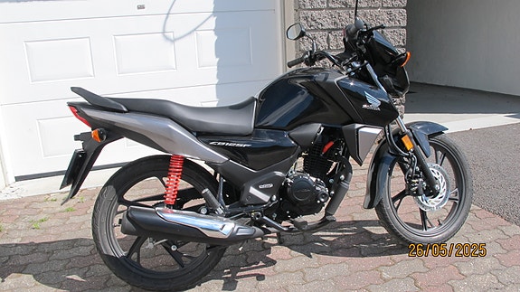 Honda CB 125F 2 of 9