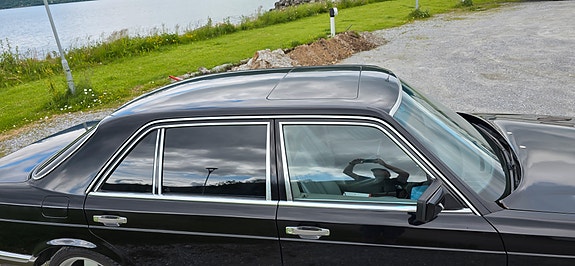Mercedes-Benz 560 SEL 9 of 28