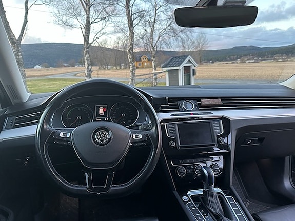Volkswagen Passat 4 of 16