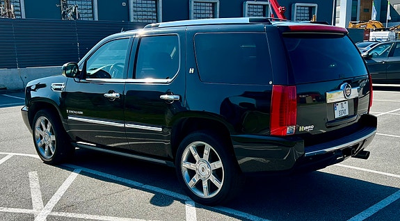 Cadillac Escalade 4 of 5