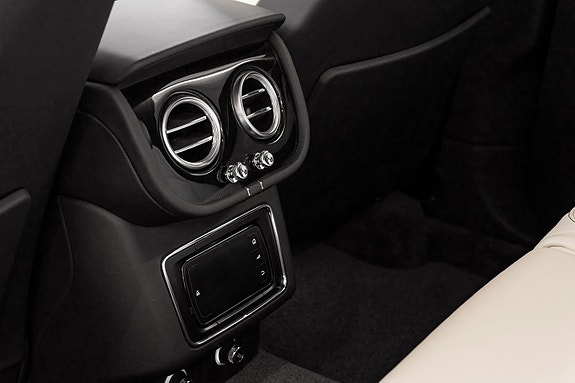 Bentley Bentayga 25 of 30