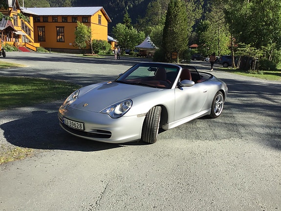 Porsche 911 4 of 5