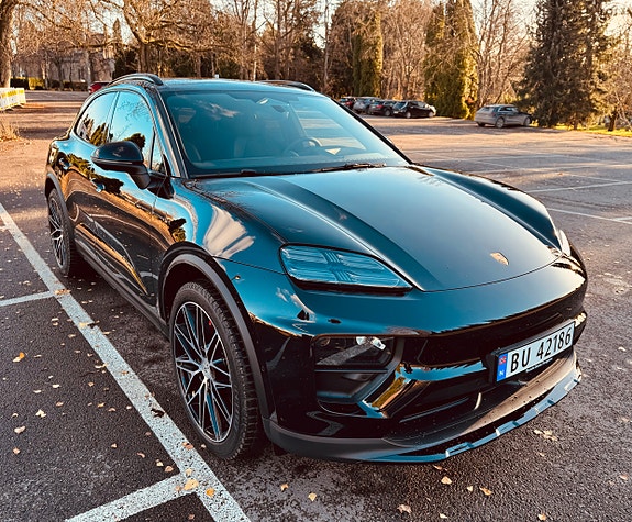 Porsche Macan 2 of 30