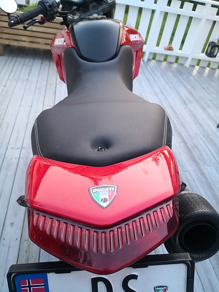 Ducati Supermotard 1100 S 18 of 24