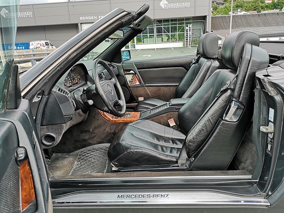 Mercedes-Benz SL300 16 of 26