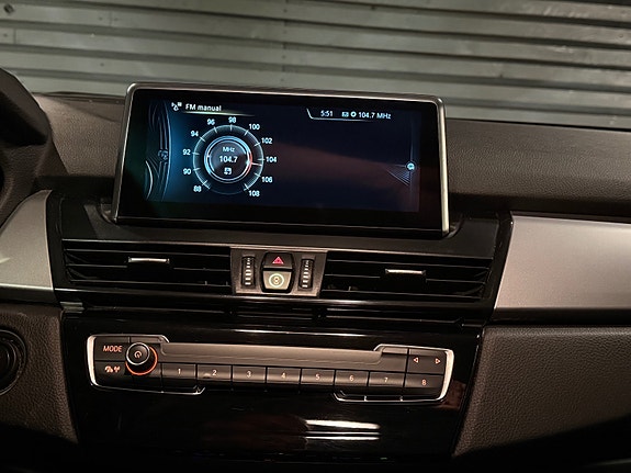 BMW 225xe 22 of 26