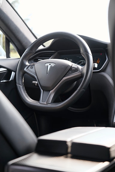 Tesla Model S 27 of 30