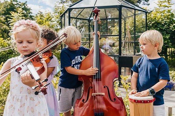 Hos oss er det fokus på musikk og dans