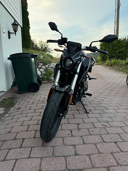 VOGE 125 R 3 of 6