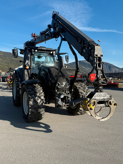 Valtra Skogens konge T 214D 2017, kr 1 370 000,-