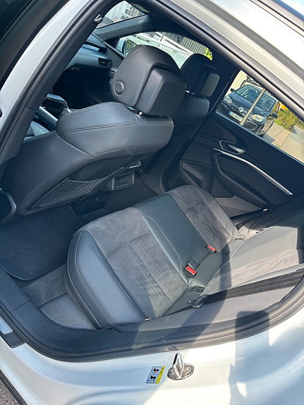 Audi e-tron 10 of 12