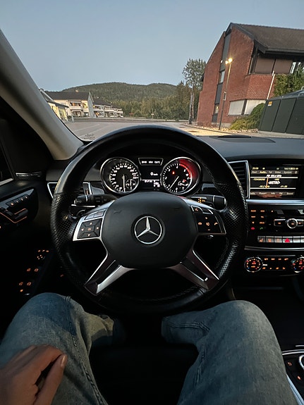 Mercedes-Benz ML250 13 of 26