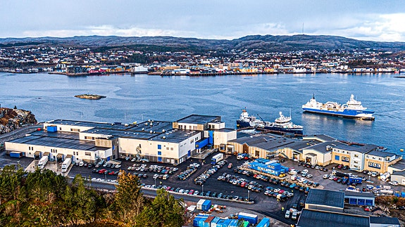 Laksefabrikken på Marøya ved Nærøysundet, Rørvik vis-a-vis