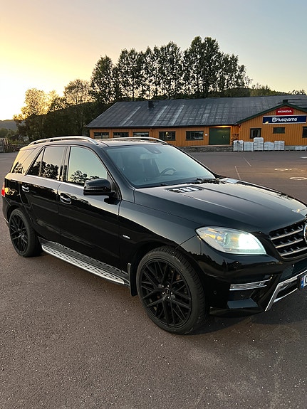 Mercedes-Benz ML250 7 of 26