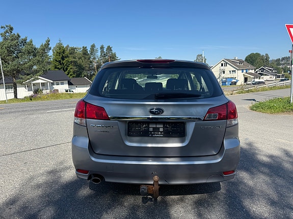 Subaru Legacy 5 of 5