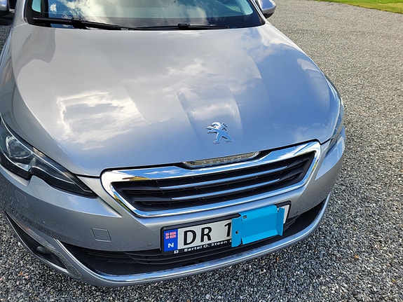 Peugeot 308 2 of 8