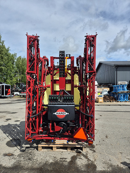 Hardi Mega 1500 24m med fronttank 2021, kr 480 000,-
