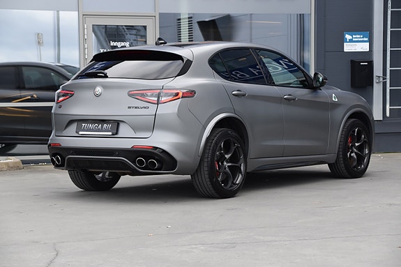 Alfa Romeo Stelvio Quadrifoglio 10 of 30