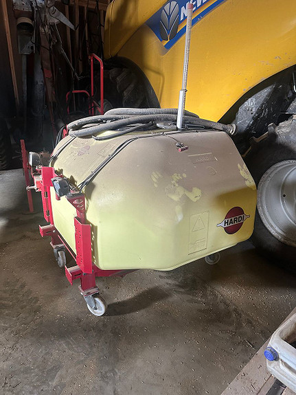 Hardi Mega 1200 - 15m med fronttank 2019, kr 349 000,-
