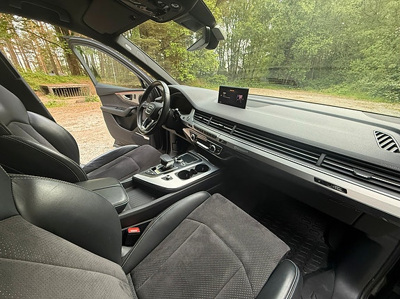 Audi Q7 3 of 24