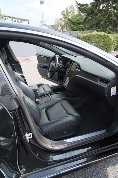 Tesla Model S 19 of 30