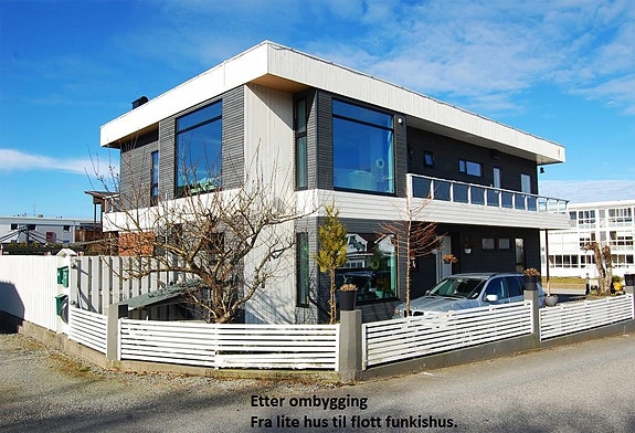 Et hus fra 70-tallet på en etasje ble bygget om til et moderne hus med to fulle etasjer.