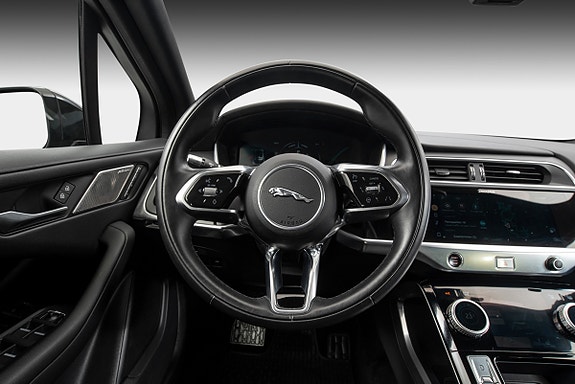 Jaguar I-PACE 17 of 30