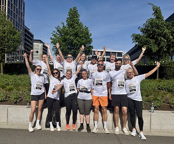 Vi har fokus på å gjøre sosiale aktiviteter sammen. Her fra Holmenkollstafetten 2025.