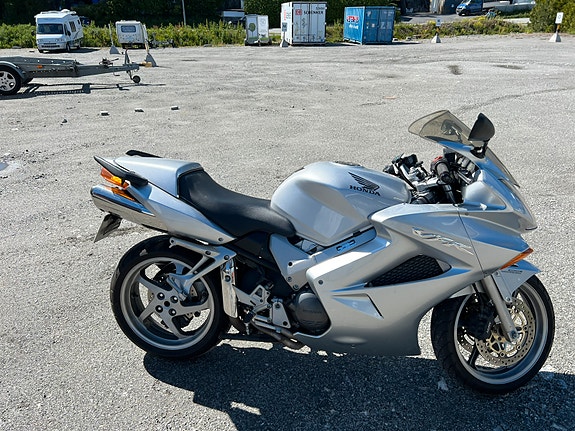 Honda VFR800 4 of 8