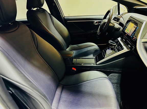 Toyota Mirai 15 of 30