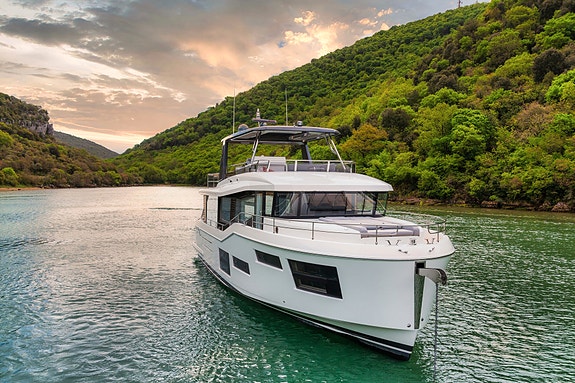 NYHET Grand Trawler 63 4 of 5