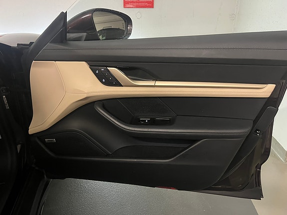 Porsche Taycan Cross Turismo 3 of 5