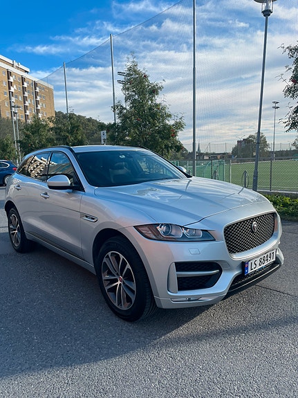 Jaguar F-PACE 2 of 28