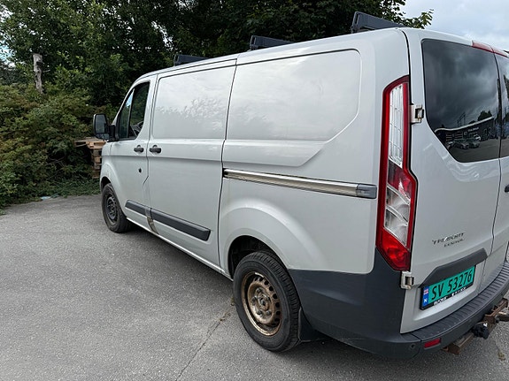 Ford Transit Custom 2 of 7