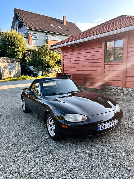 Mazda MX-5 3 of 5