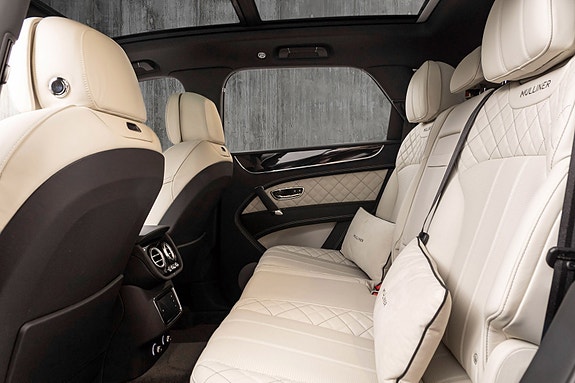 Bentley Bentayga 24 of 30