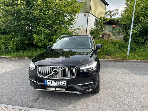 Volvo XC90 2 of 14