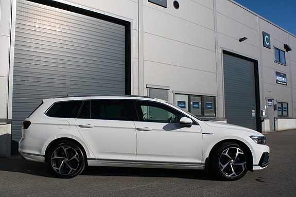 Volkswagen Passat 4 of 28