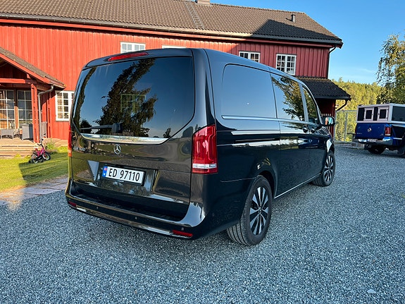 Mercedes-Benz EQV300 5 of 5