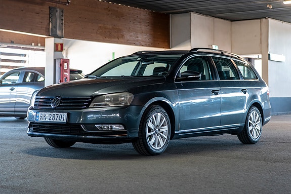 Volkswagen Passat 2 of 30